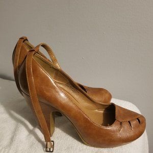 Zigi Soho Size 9 Cognac Heels